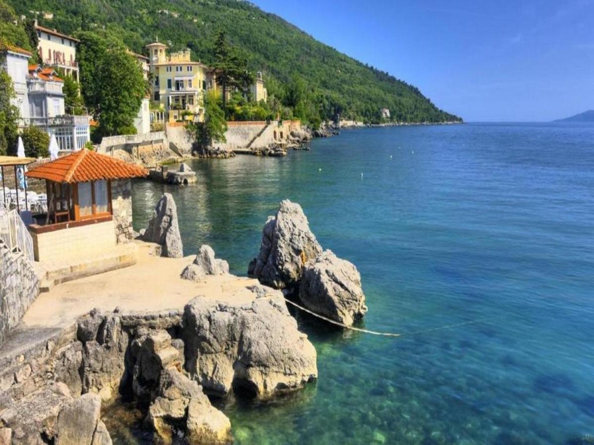 Apartment Marina With Sea View Ловран Экстерьер фото